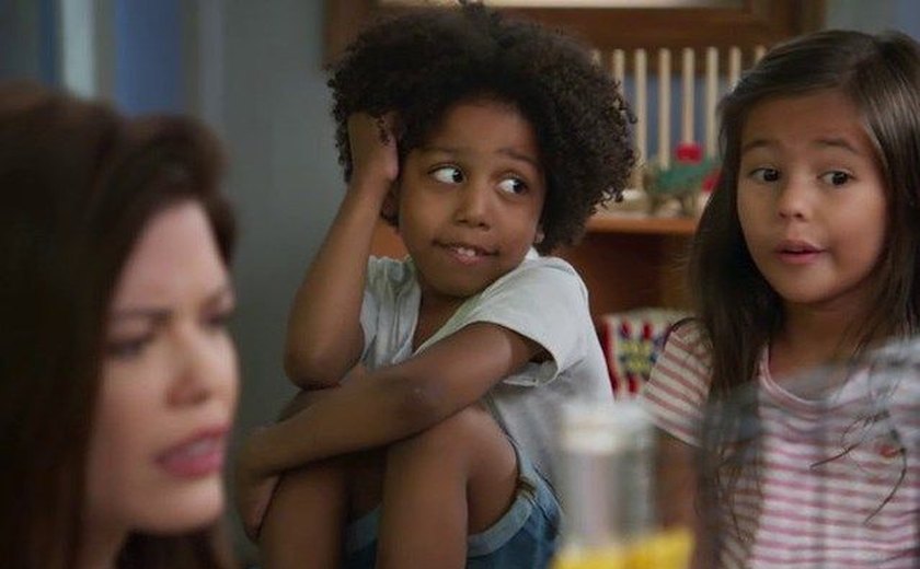 Globo pede que cenas noturnas e com crianças e contato físico sejam evitadas