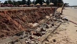 Ressaca do mar e vento forte causam destruição