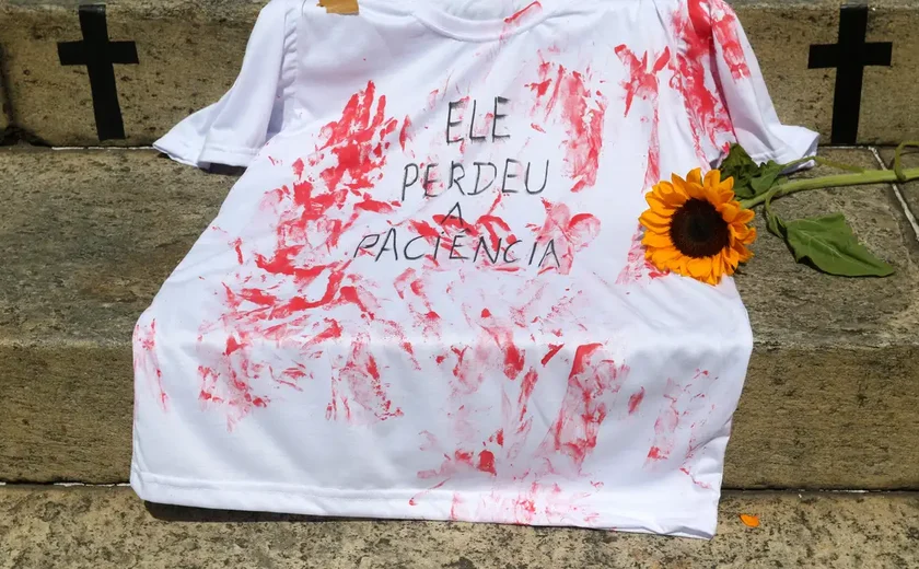 Mulheres vão às ruas em todo país para protestar contra o feminicídio