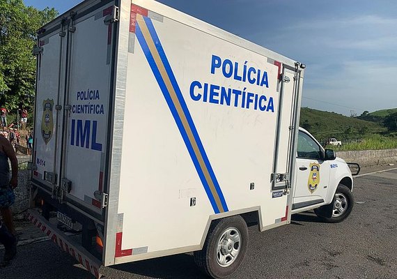 Homem baleado corre em telhado e morre após cair em quintal