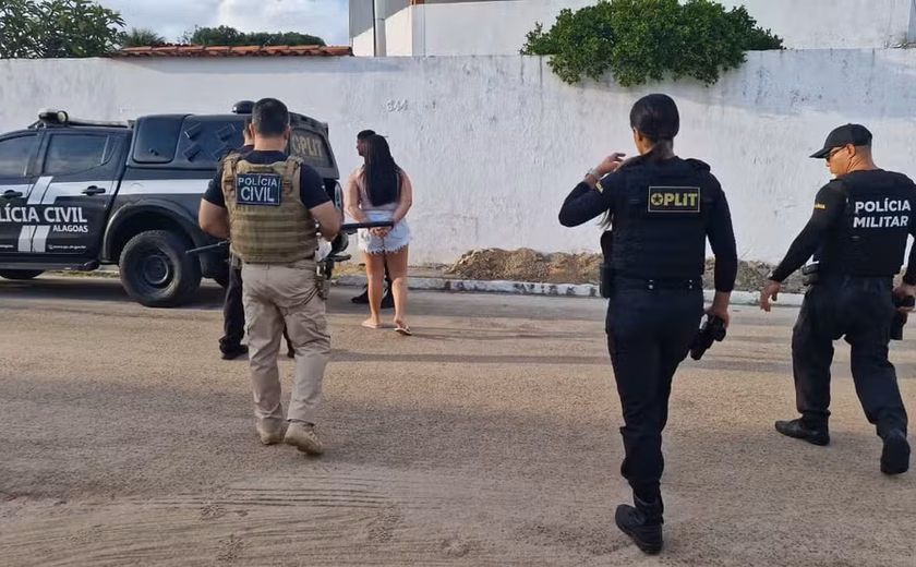 Mulher é presa suspeita de envolvimento na morte de homem encontrado carbonizado em veículo em julho