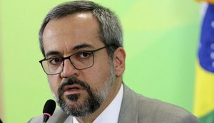 Antes de sair, Weintraub extingue cotas para negros e indígenas na pós-graduação