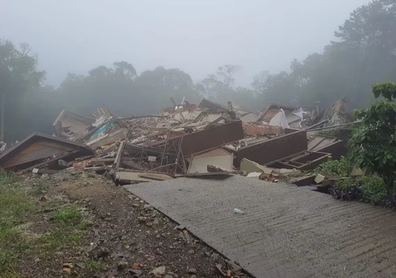 Prédio desaba em Gramado após cidade apresentar rachaduras no solo