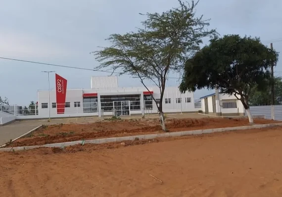 Mulher é presa por crime de abandono de incapaz após sair para beber e deixar os filhos sozinhos