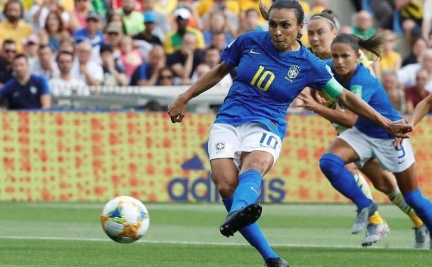 Marta se torna primeira jogadora a marcar gol em cinco Copas do Mundo
