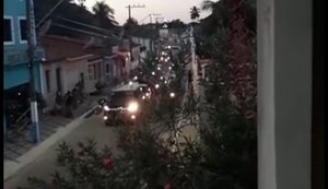 Multidão em Porto de Pedras participa de cortejo para homenagear vítima de coronavírus