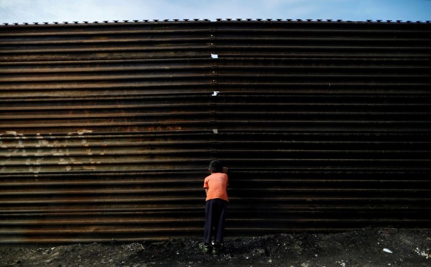 Trump ameaça fechar a fronteira caso não consiga orçamento para construir muro