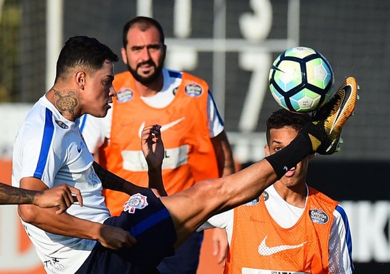 Corinthians terá Giovanni Augusto no lugar de Jadson contra o Fluminense