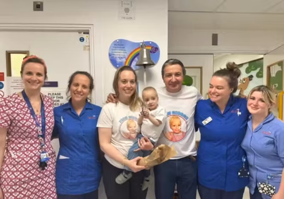 Menino de 2 anos é o mais jovem curado do câncer, após tratamento experimental