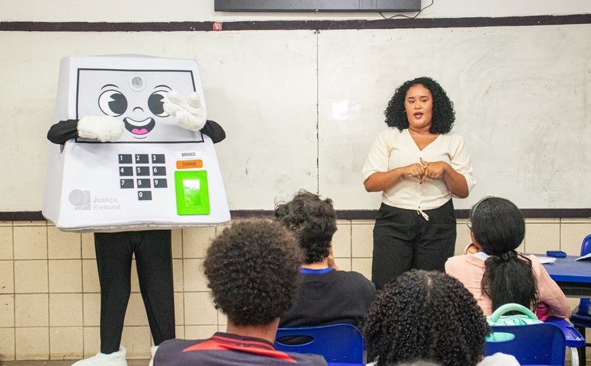 Mascote aproxima a Justiça Eleitoral de estudantes em Maceió