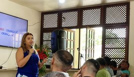 Rute Nezinho ministra palestras sobre combate à violência contra a mulher em instituições de acolhimento