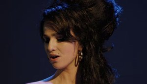 'Back to Black', cinebiografia de Amy Winehouse, tem primeiro trailer divulgado