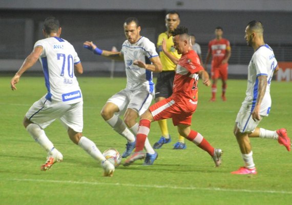 Galo vence Avaí e volta ao G4 da Série B