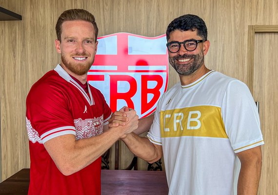CRB realiza apresentação oficial do lateral-esquerdo Lucas Lovat