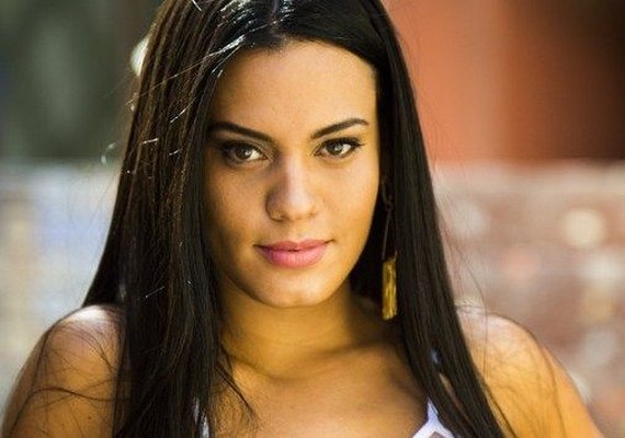 Na Bahia, Leticia Lima diz que não tem obrigação de levantar 'bandeira gay'