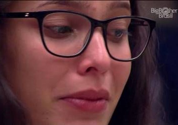 'BBB 17': Após chutar Marcos, Emilly pede desculpas, 'Eu não quis te agredir'