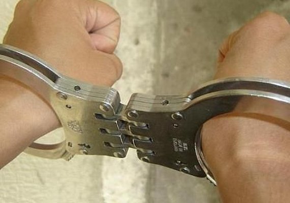 Criminosos roubam motocicleta, são rastreados por aplicativo e presos