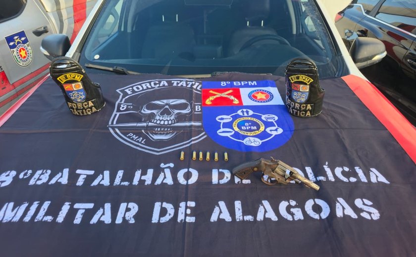 PM apreende drogas e arma de fogo durante abordagens no interior