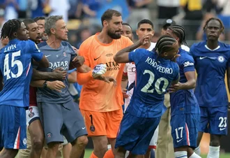 Final do Mundial termina com confusão, e técnico do PSG dá tapa em João Pedro