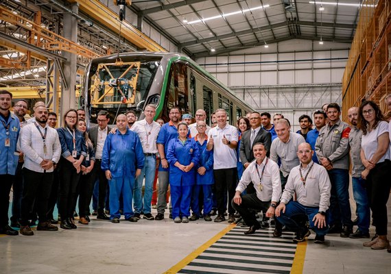 Em Caxias do Sul (RS), Renan Filho acompanha a produção de vagões para o VLT de Arapiraca