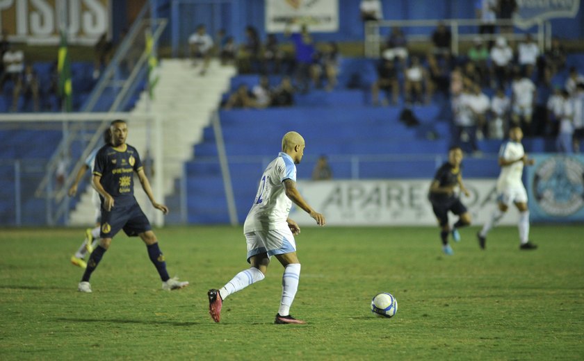 CSA vence Aparecidense com gol de Robinho nos acréscimos e escapa do rebaixamento