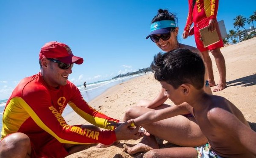 Mais de duas mil pulseiras de identificação serão distribuídas em praias de Alagoas