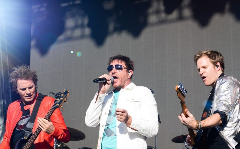 Em show no Lolla, Duran Duran recebe a brasileira Céu em 'Ordinary world'