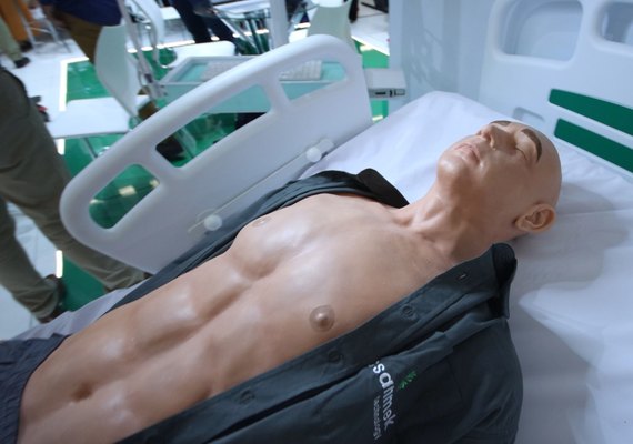 Mais de 55% dos cursos de medicina utilizam simuladores 3D e biomodelos sintéticos e ampliam treinamentos cirúrgicos no Brasil