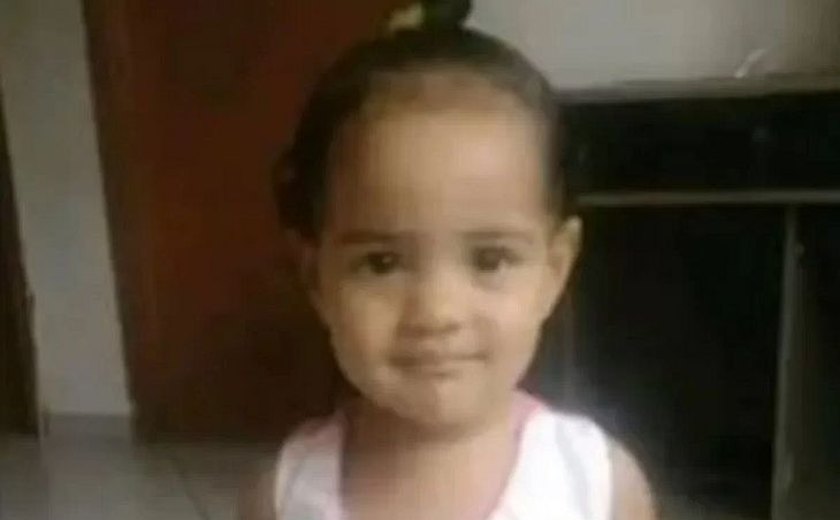 Menina é sequestrada na frente da mãe que vendia balas em semáforo