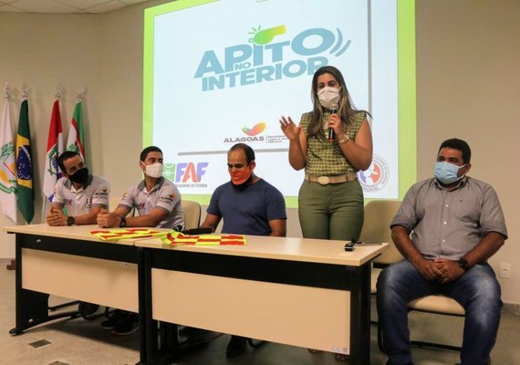 Parceria entre Prefeitura de Coruripe e Estado capacita 46 árbitros de futebol