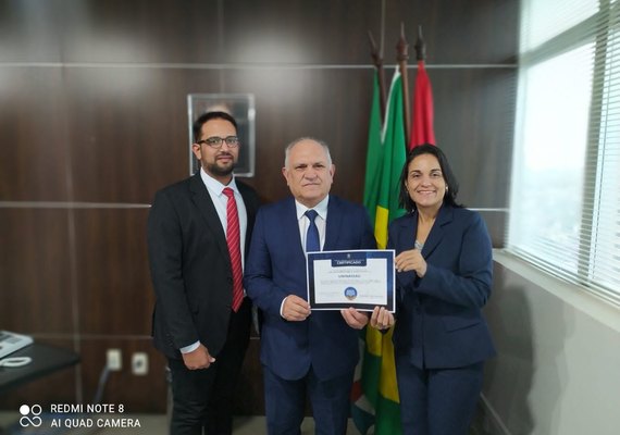 UNINASSAU recebe selo 'Universidade amiga da Justiça Eleitoral'