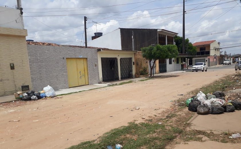 População de vários bairros de Maceió denuncia não recolhimento de lixo