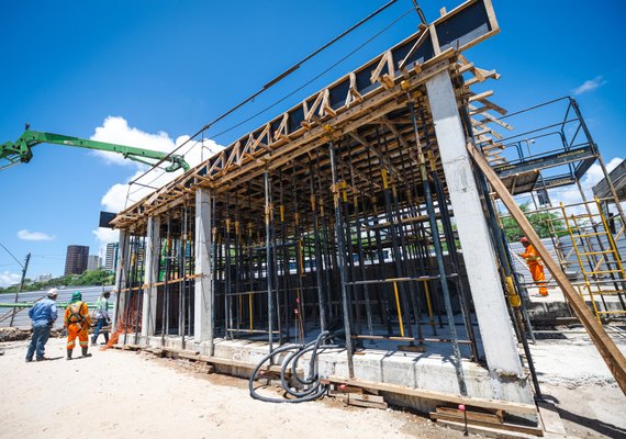 Prefeitura de Maceió realiza concretagem da estação elevatória do Riacho do Sapo