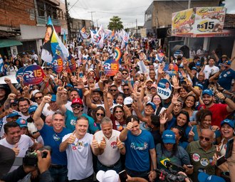Benedito Bentes celebra candidatura de Renan Filho com mais de 7 mil pessoas nas ruas