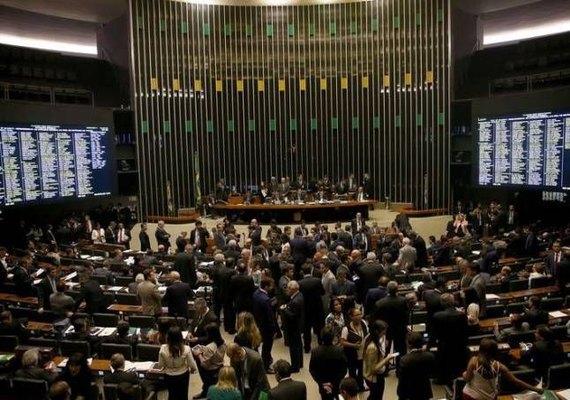 Câmara dos Deputados aprova urgência para reforma trabalhista