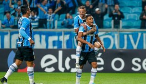 Grêmio vence Coritiba na Arena e segue na cola do Corinthians