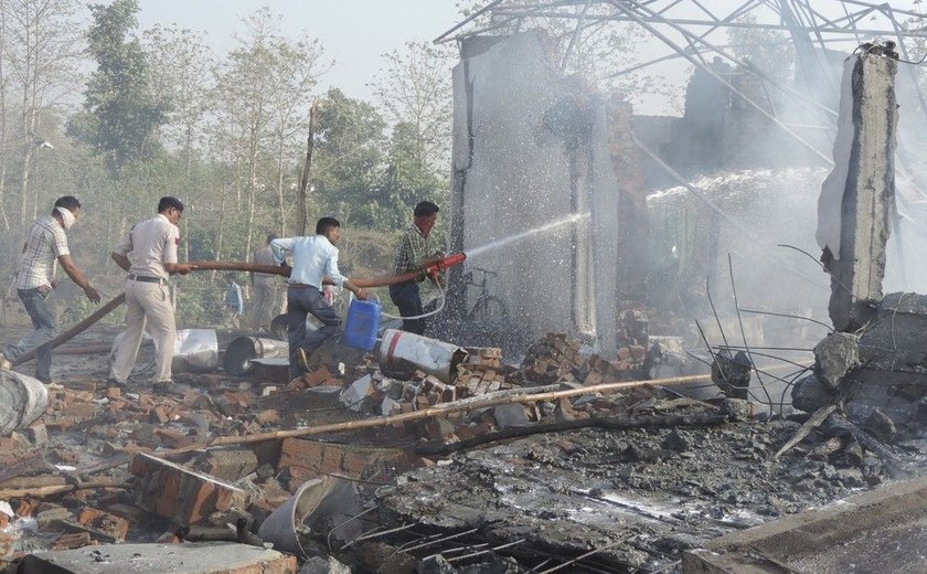 Na Índia, explosão em fábrica de fogos de artifício deixa mortos e feridos