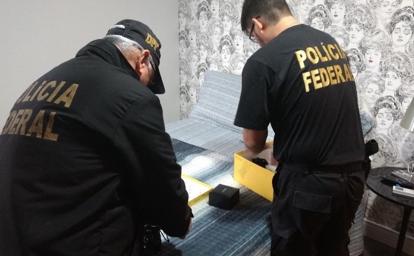Agentes da PF realizam varredura em apartamento de Cristiano Mateus