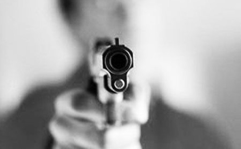 Jovem é assassinado com disparos na cabeça e no pescoço em Maceió