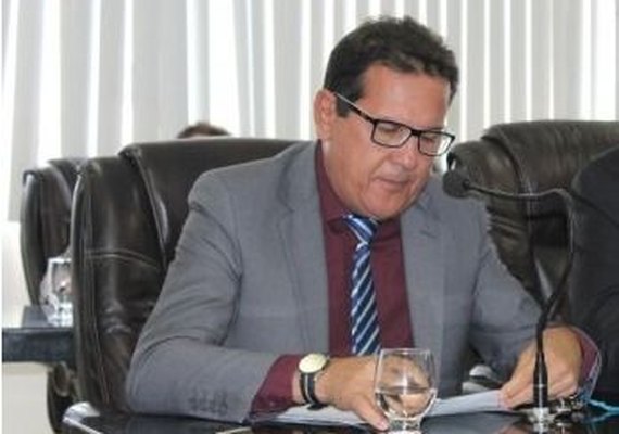 Vereador reforça campanha viabilizando máscara de proteção em Delmiro/AL