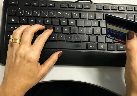 Juros do rotativo passam a ser limitados a 100% da dívida