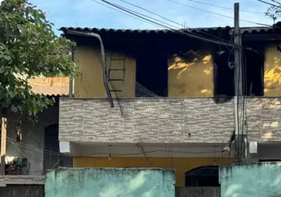 Adolescente é apreendido por matar os pais a marteladas e depois atear fogo no quarto do casal