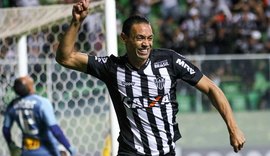 Galo vence Atlético-PR de virada e sobe na tabela