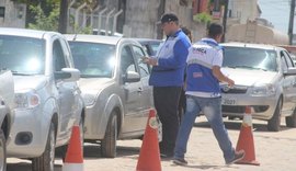 Blitz cidadã orienta pedestres e motoristas na parte alta da capital maceioense