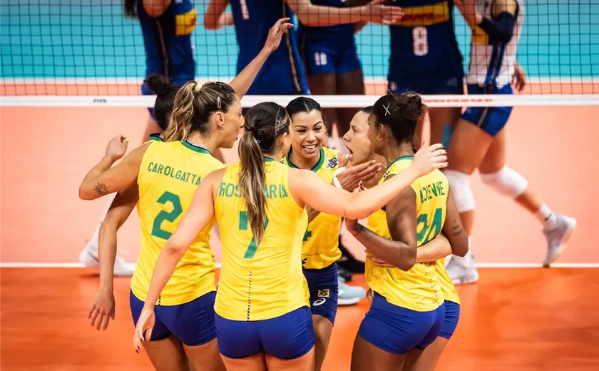 Seleção feminina de vôlei fecha a rede, bate a Itália e vai à final do Mundial