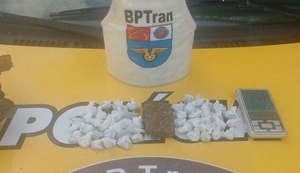 PM apreende adolescente com drogas no Parque da Pecuária