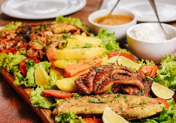 Beach Club da praia do Toque se consolida como meta do turismo gastronômico
