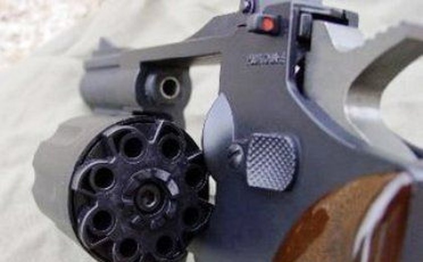 Ministro da Justiça  anuncia que policiais poderão usar armas apreendidas