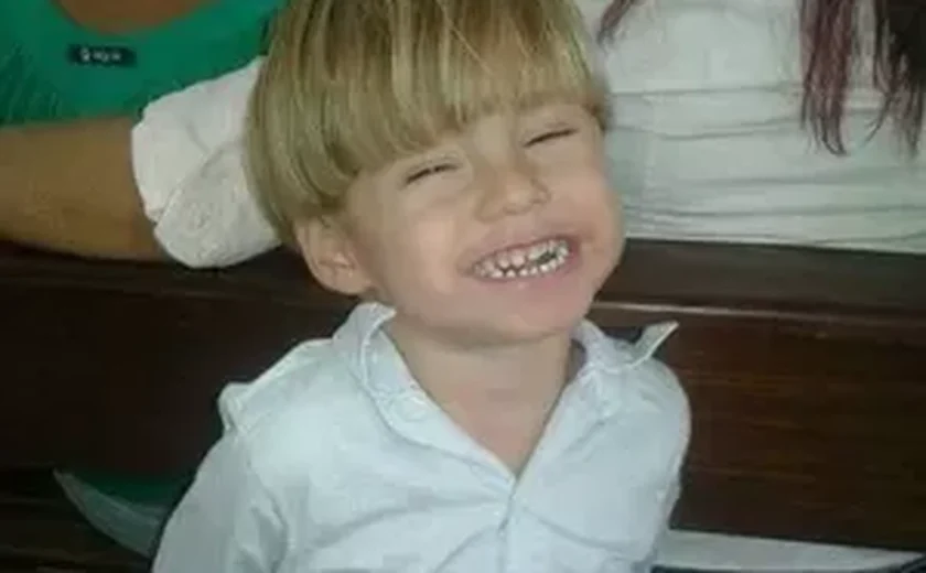 Começa julgamento da mãe e padrasto acusados por morte do menino Dyllan Taylor