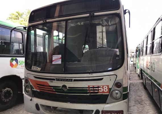 Idade máxima: Fiscalização da SMTT lacra 50 ônibus na capital alagoana